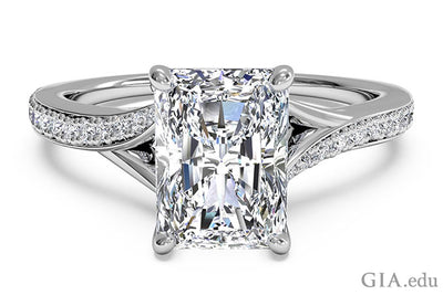 Our Top Tips For Picking an Engagement Ring Online
